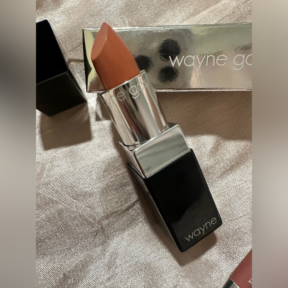 Wayne Goss Luxury Cream Lipstick in Amaryllis